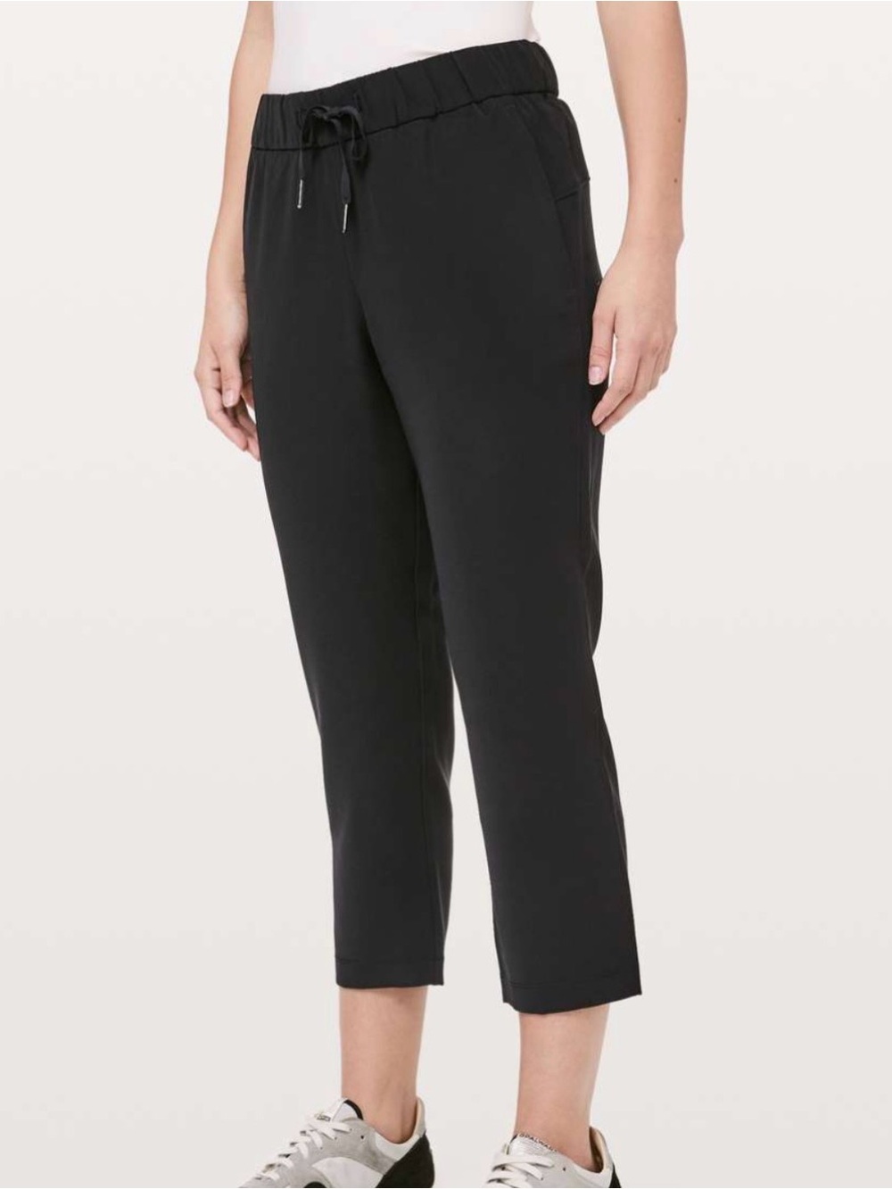 Lululemon On The Fly Crop *Woven in Black Size 12